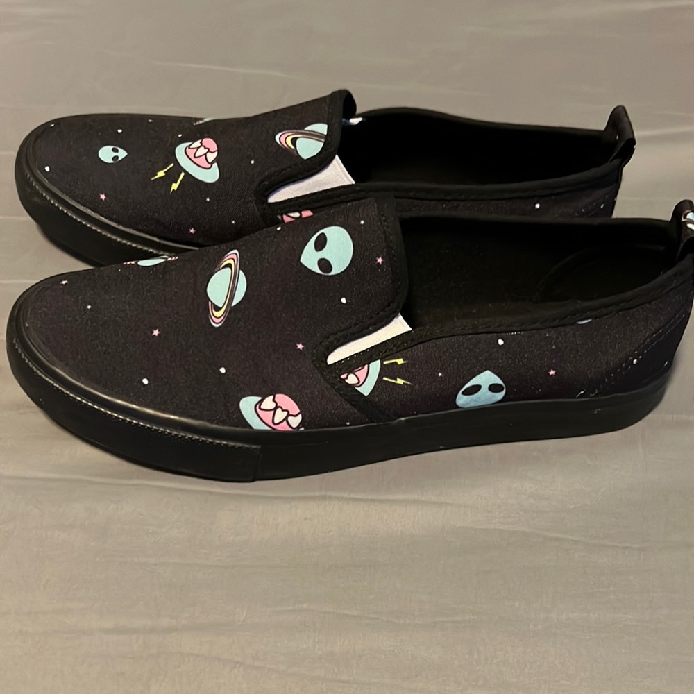 Size 11 women’s hot topic space shoes